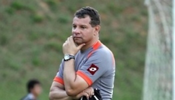  Jornal diz que Celso Roth é olheiro de Dunga na Copa